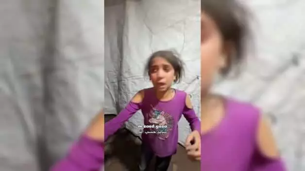 Babasının şehit olduğunu gören Gazzeli kız çocuğunun yürek yakan feryadı Babasının şehit olduğunu gören Gazzeli kız çocuğunun yürek yakan feryadı