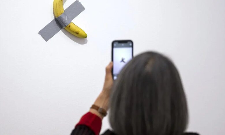 Müzede sergilenen muz tekrar yendi, müze müdahale etti