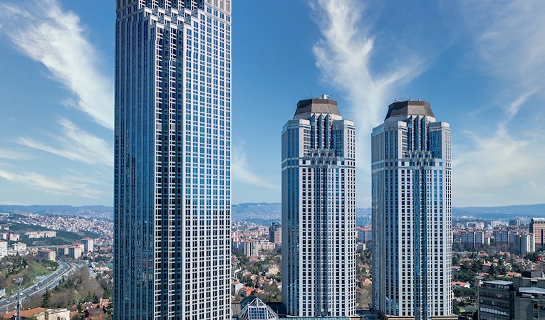 İş Bankası 800,5 Milyon Dolar ve 331,1 Milyon Euro Kredisi