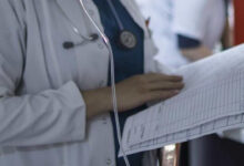 Cezaevinde ilaçları verilmeyen Prof. Vicdan kalp krizi