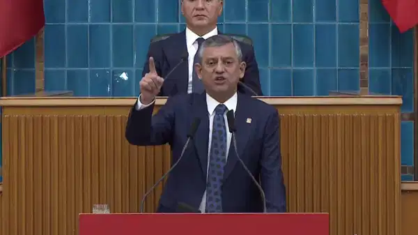 CHP Grup Toplantısında Özgür Özel’den Tutuksuz Yargılama