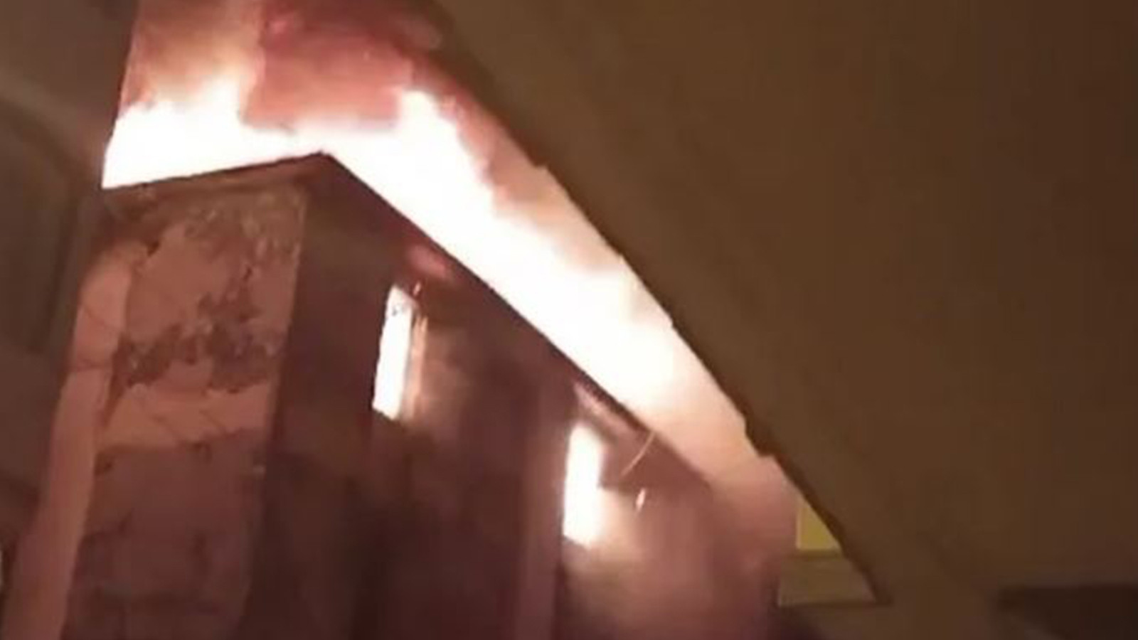 Gaziantep’te 4 katlı bina alevlere teslim oldu Gaziantep’te 4 katlı bina alevlere teslim oldu