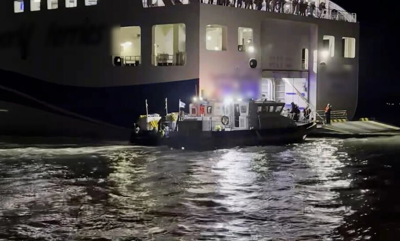 Güney Kore’de feribot karaya oturdu, 246 yolcu tahliye