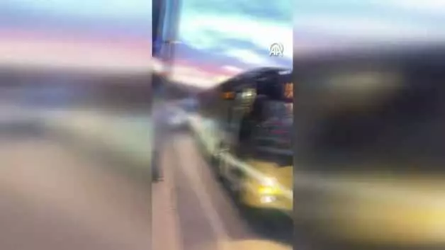 İETT şoförünün tartıştığı yolcuya saldırması kamerada İETT şoförünün tartıştığı yolcuya saldırması kamerada