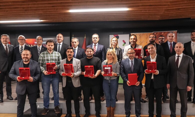 İsmail Sarıkaya Sarı Kırmızı Kareler Yarışması Ödül Töreni