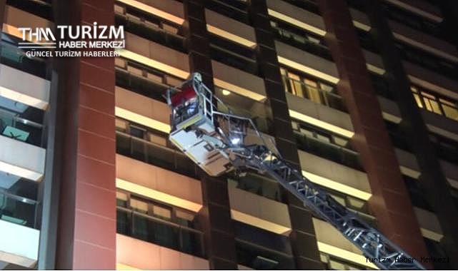 İstanbul Sultangazi’deki 27 Katlı Otelde Yangın Çıktı