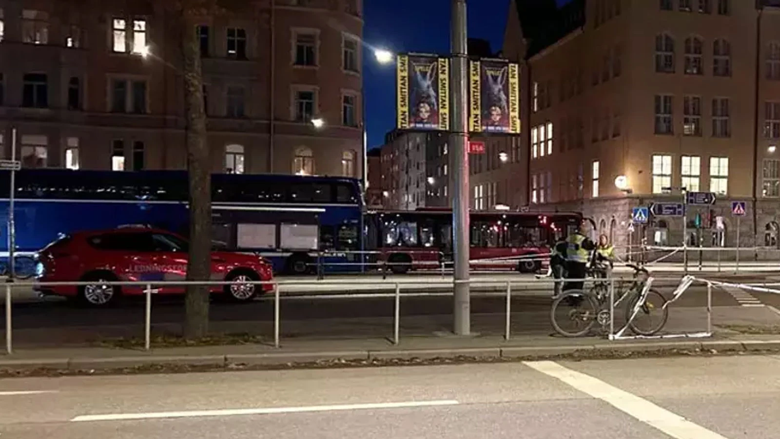 Stockholm’de otobüs durağına çarpan otobüste ölü ve