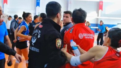 Viranşehir Kadın Voleybol Takımı galibiyet sonrası