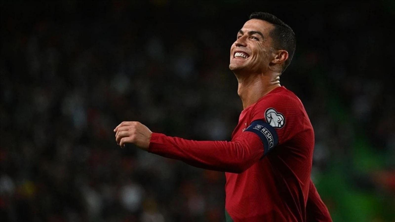 Ronaldo, İrlanda ile Maçta Kırmızı Kart Gördü Ronaldo, İrlanda ile Maçta Kırmızı Kart Gördü