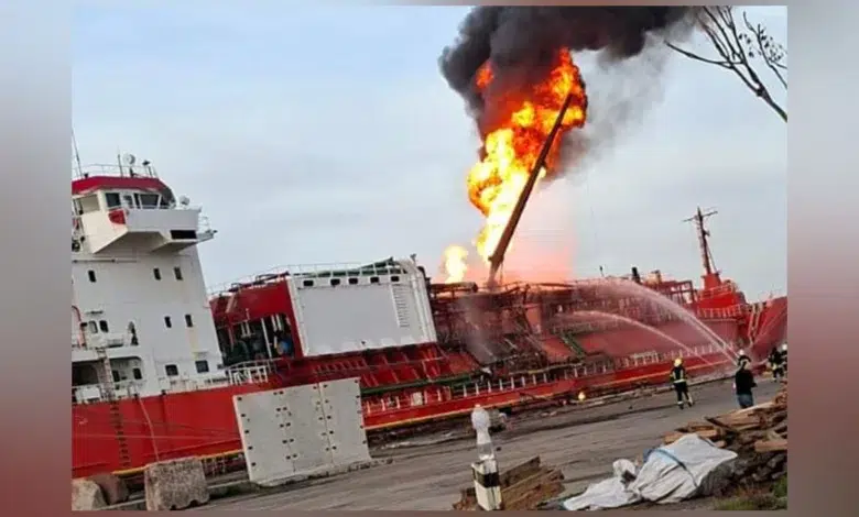 Ukrayna’da Türk Bayraklı Gemi Yangınında Mürettebat Tahliye…