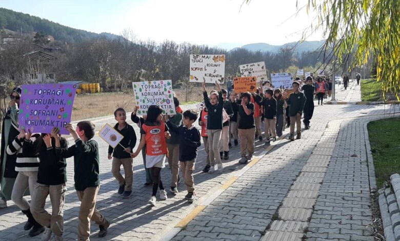 Bolu’da Öğrenciler Erozyon Farkındalığı İçin Yürüdü